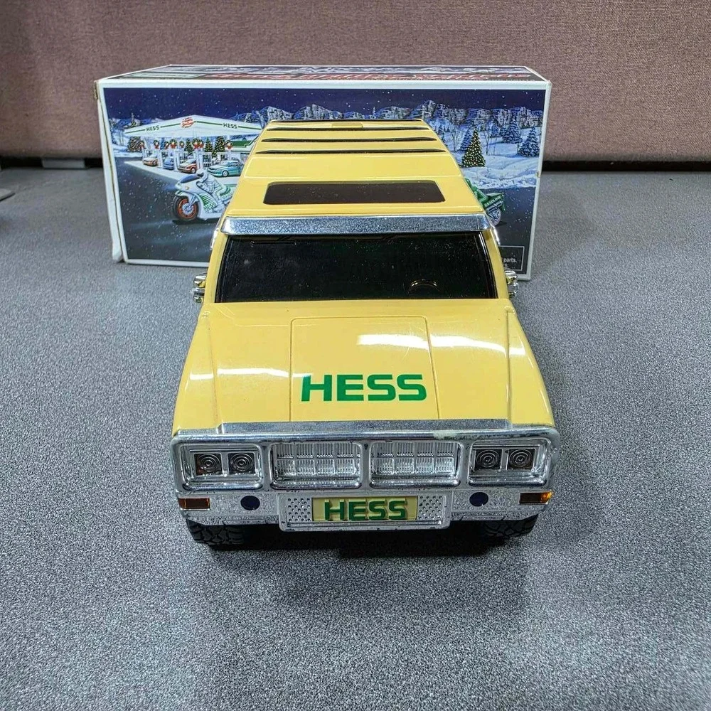 Hess Sport Utility Vehicle and Motorcycles 2004 40th Anniversary SUV READ